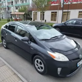 ქირავდება Toyota Prius 2015