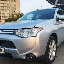 ქირავდება Mitsubishi Outlander 2015