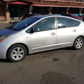 ქირავდება Toyota Prius 2008